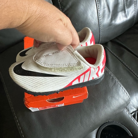 Used Nike soccer turf cleats size 8 toddler - Picture 2 of 4